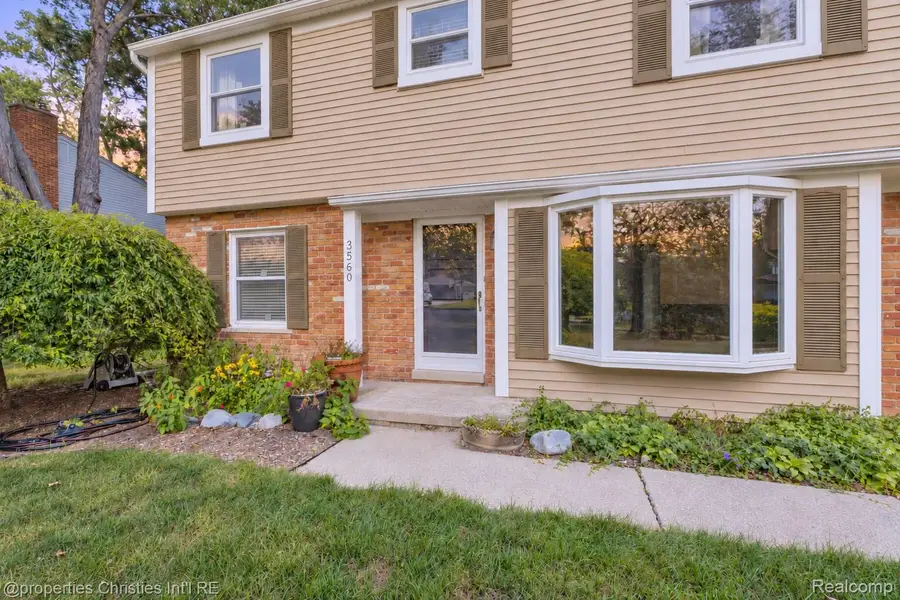 3560 Beach RD, Troy, MI 48084 - #2