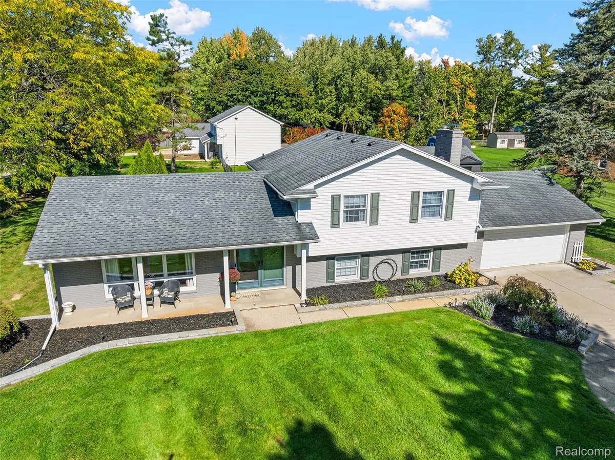 1168 Woodview DR, Flint, MI 48507 - #1