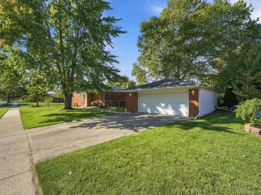 13789 Iowa DR, Warren, MI 48088 - #2