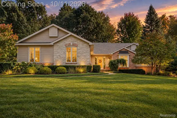 5000 Paula AVE, Clarkston, MI 48346
