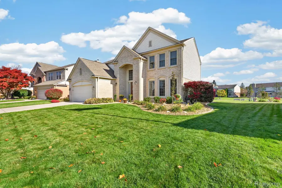 45286 Seabrook DR, Canton, MI 48188 - #2