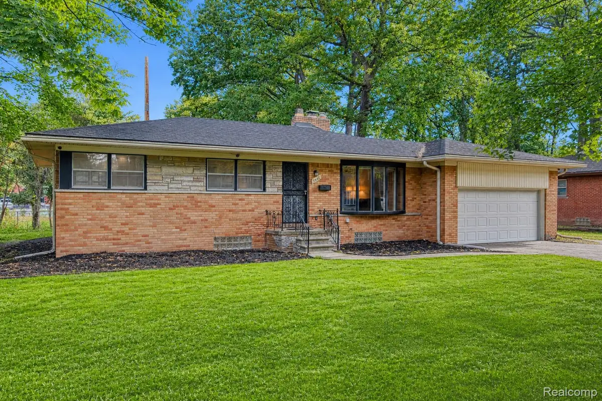 19406 Greenwald DR, Southfield, MI 48075 - #1