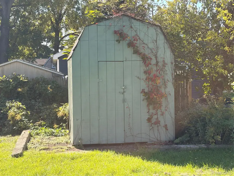 1523 W Stewart ST, Owosso, MI 48867 - #3