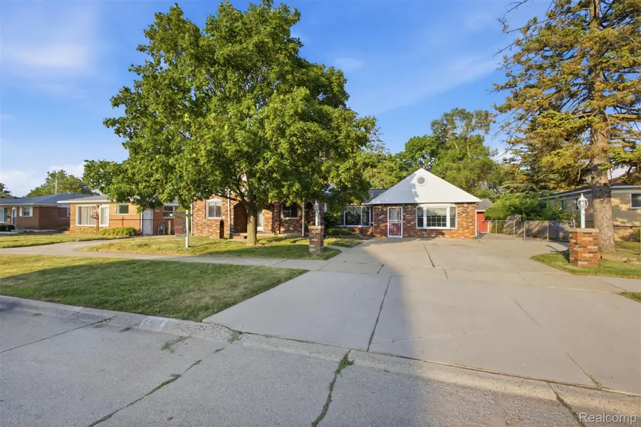 6466 N Lafayette ST, Dearborn Heights, MI 48127 - #2