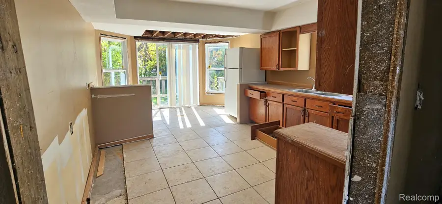 4437 W Court ST, Flint, MI 48532 - #2