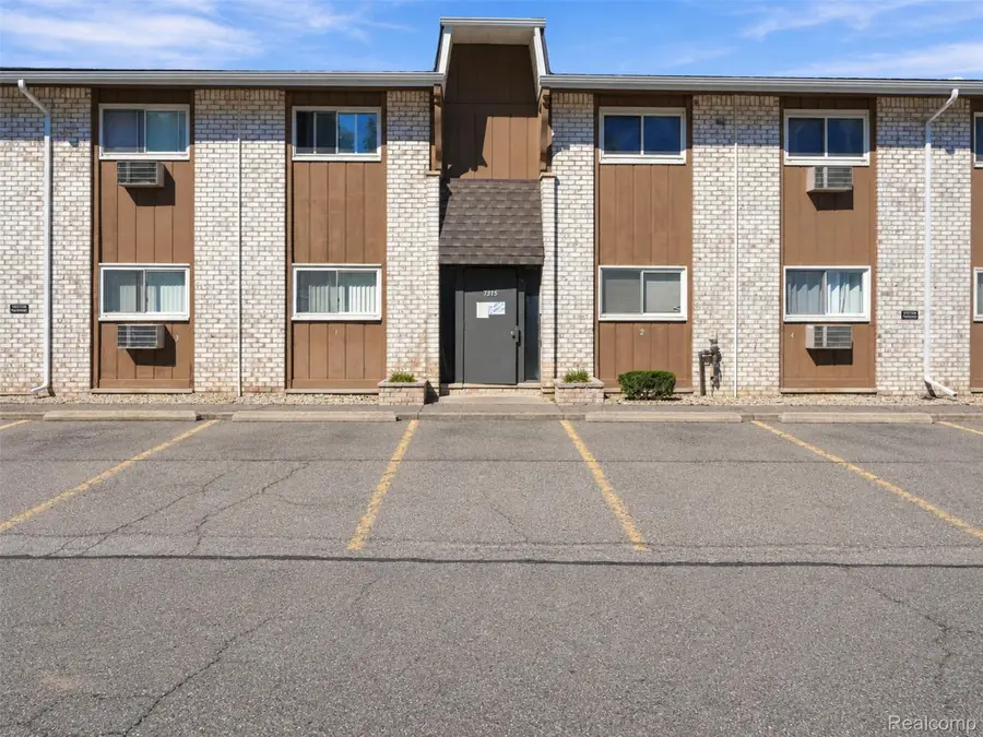 7375 Woodview ST  # 39, Westland, MI 48185 - #3