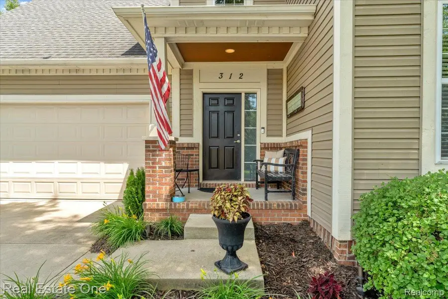 312 Stone Wood CT, Milford, MI 48381 - #3