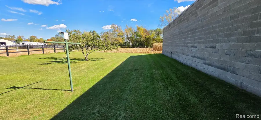 68410 Wolcott RD, Ray, MI 48096 - #3