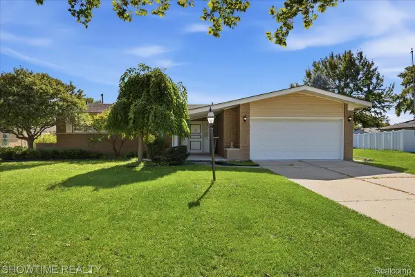 11114 Greendale DR, SterlingHeights, MI 48312