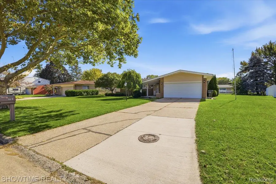 11114 Greendale DR, Sterling Heights, MI 48312 - #3