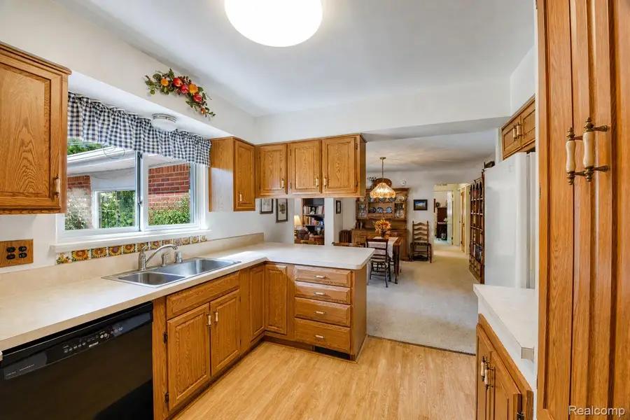 10548 Kolb AVE, Allen Park, MI 48101 - #2