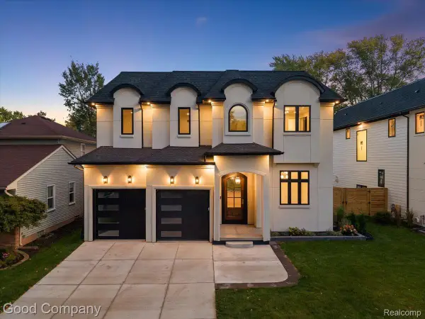 330 Woodlawn AVE, RoyalOak, MI 48073