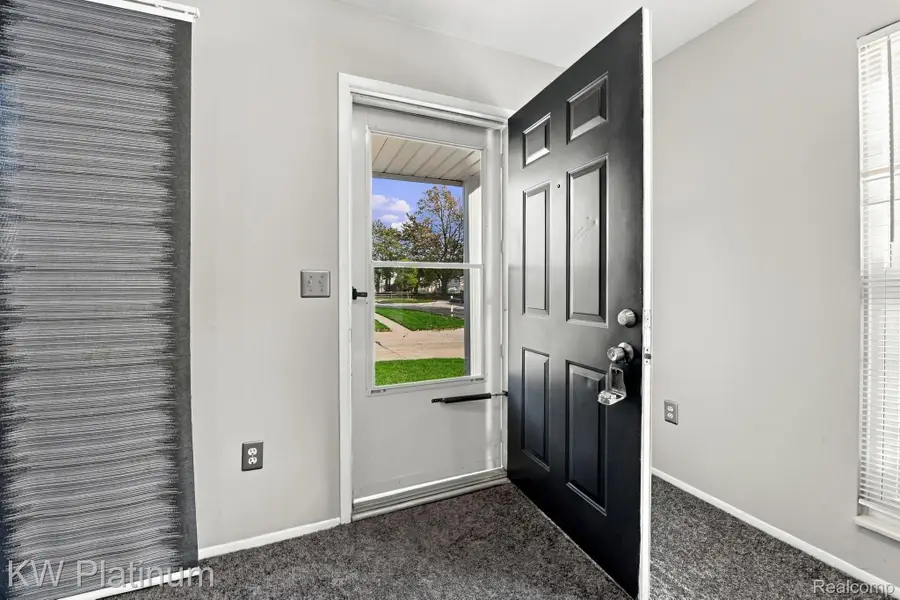 24487 Meadowbridge DR, Clinton Township, MI 48035 - #2