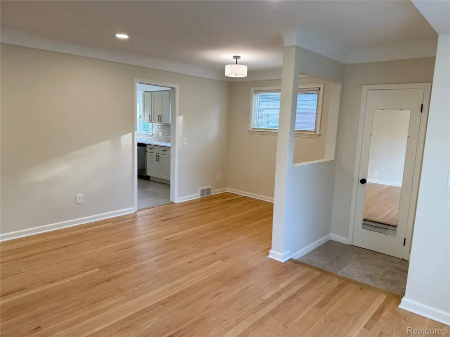 28510 Cleveland ST, Livonia, MI 48150 - #3