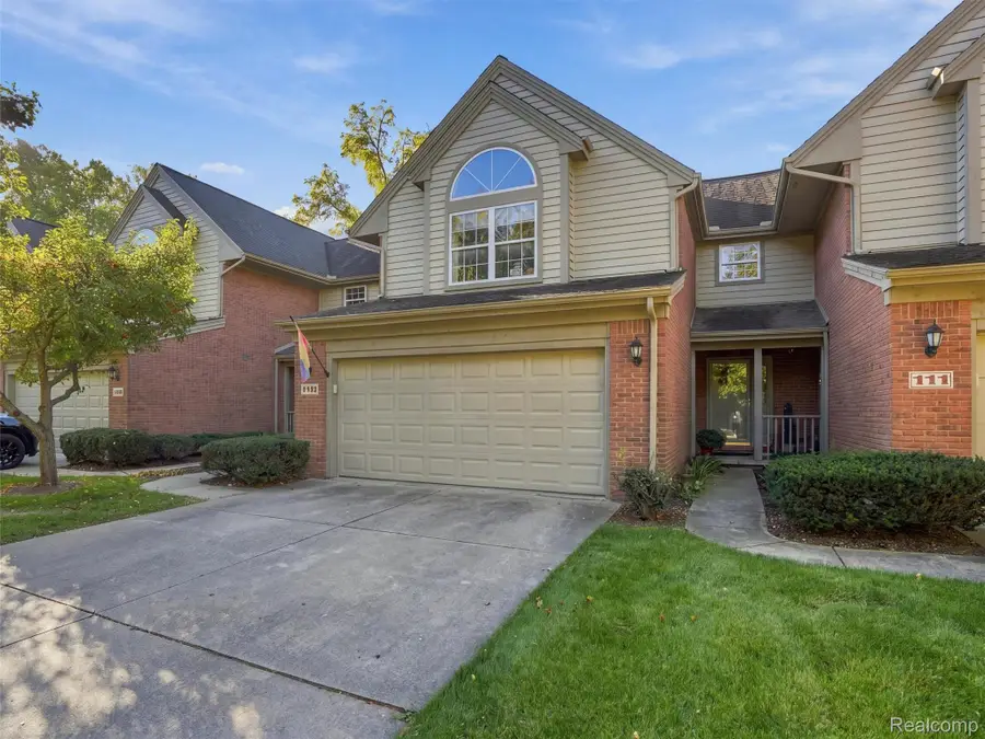 110 Village Place DR, Chelsea, MI 48118 - #2