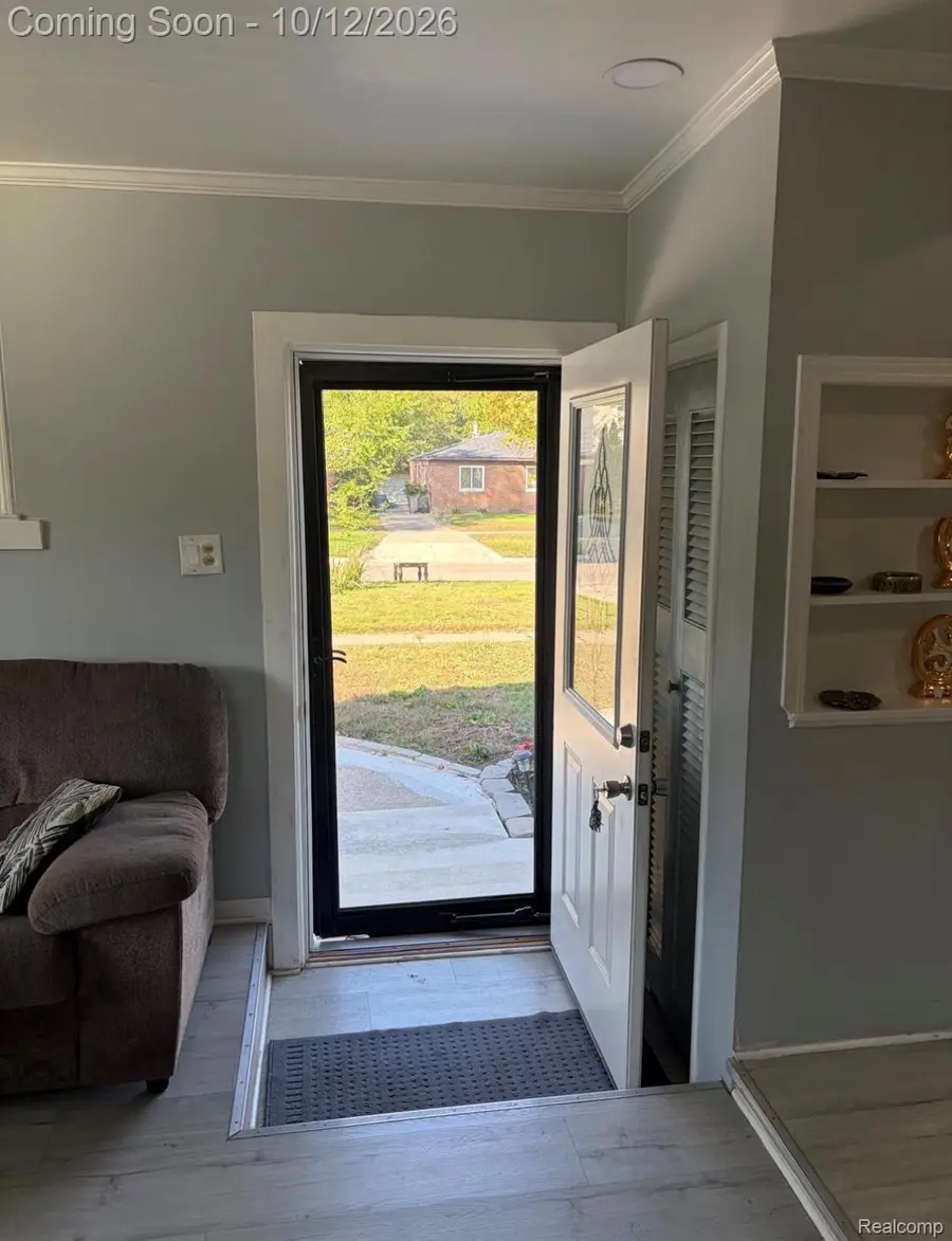 5926 N Silvery LN, Dearborn Heights, MI 48127 - #2