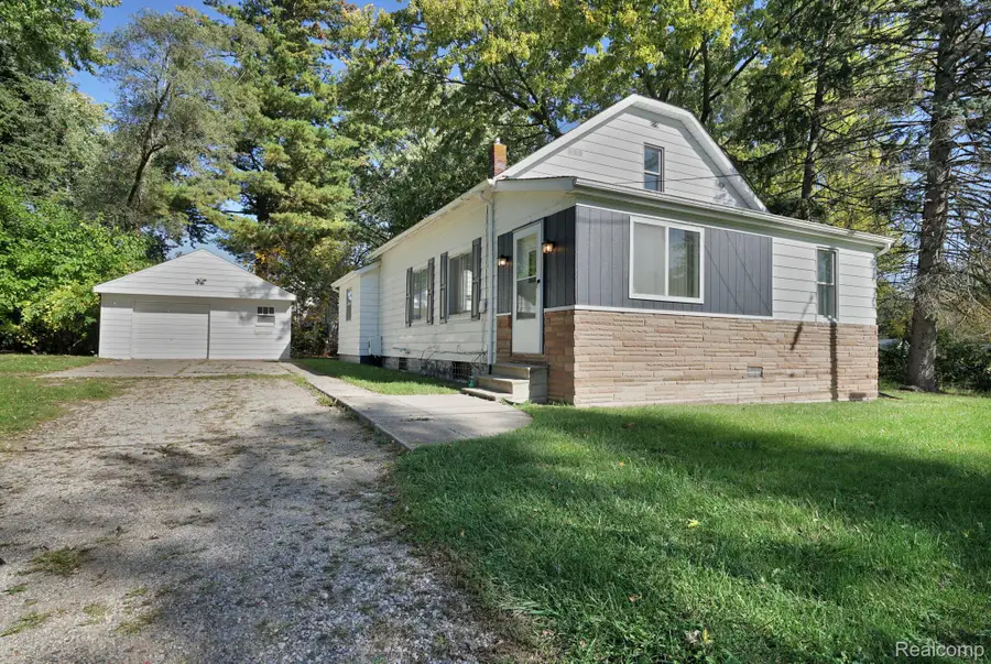 3083 Durant HTS, Grand Blanc, MI 48507 - #3