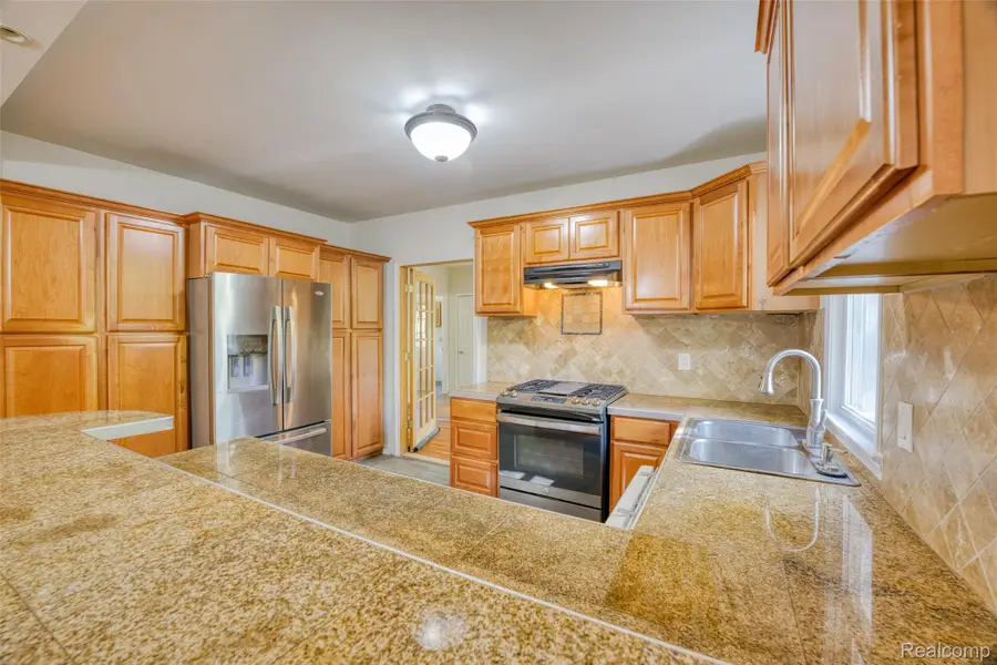 25348 Orchard Lake RD, Farmington Hills, MI 48336 - #3