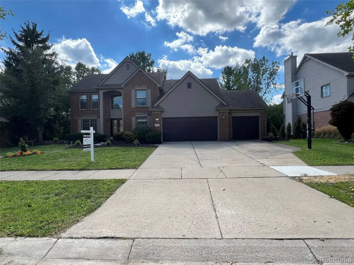 45475 Irvine DR, Novi, MI 48374 - #1