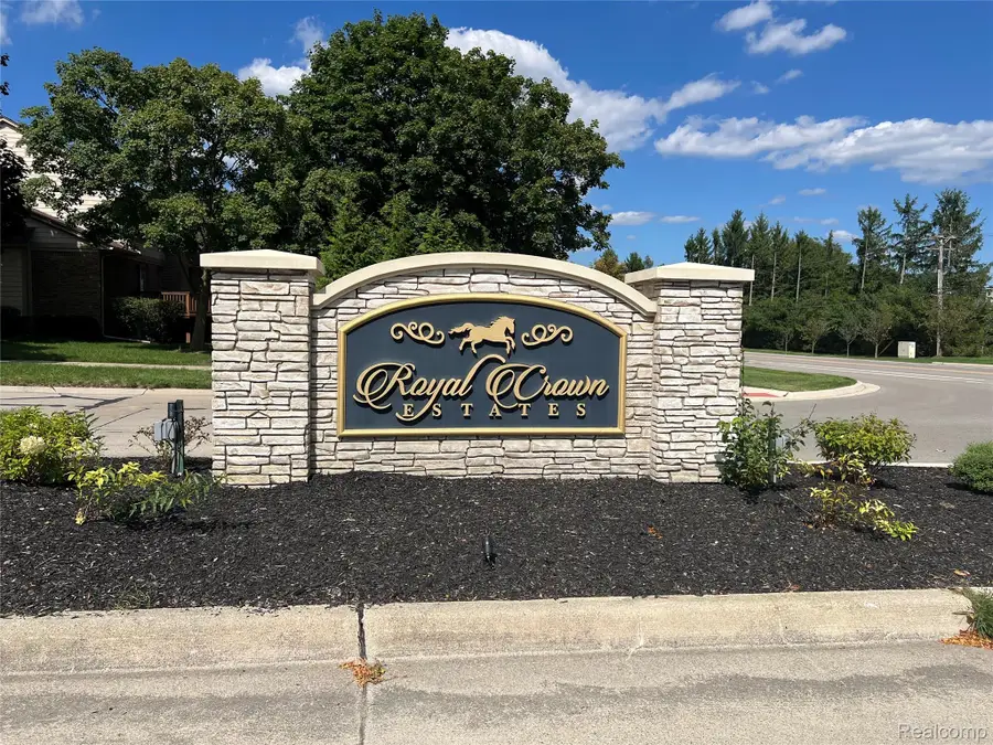 45475 Irvine DR, Novi, MI 48374 - #2