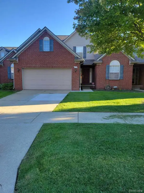 2732 Bluewater ST, Ypsilanti, MI 48198