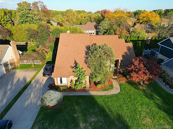 29886 Fox Club DR, FarmingtonHills, MI 48331