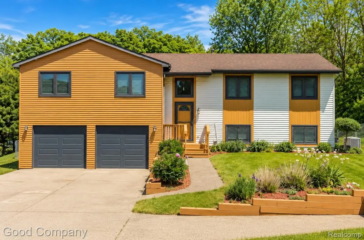 5410 Edgar RD, Clarkston, MI 48346 - #1