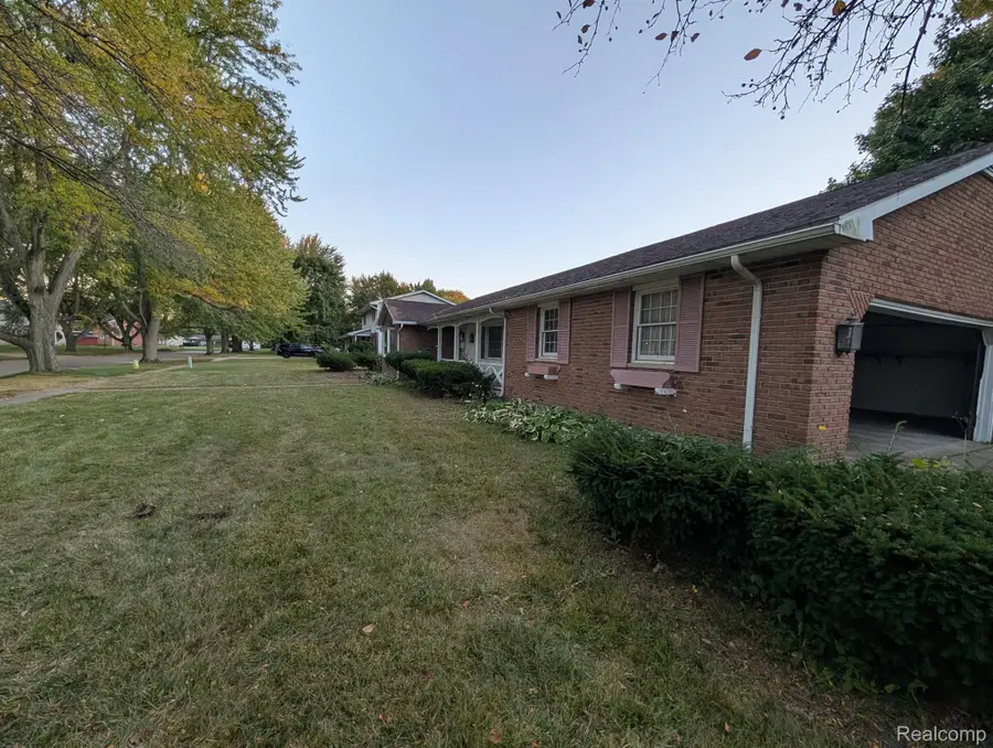 3670 Bernice DR, Saginaw, MI 48601 - #2
