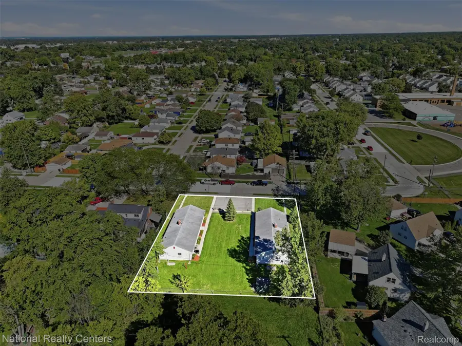 16530 Petrie ST, Roseville, MI 48066 - #2