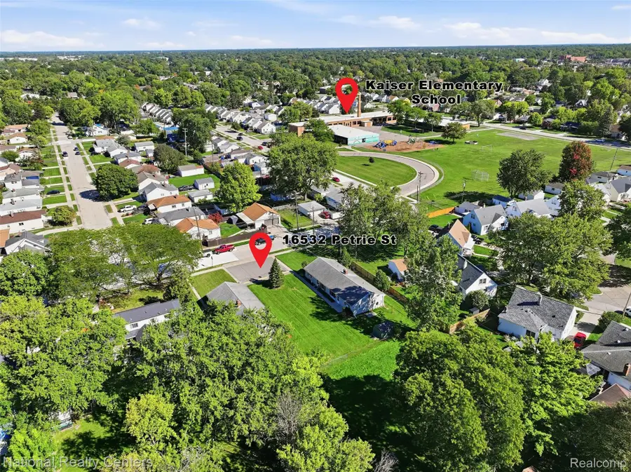 16530 Petrie ST, Roseville, MI 48066 - #3
