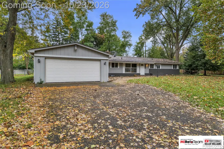 29529 Gilchrest ST, Farmington Hills, MI 48334 - #2