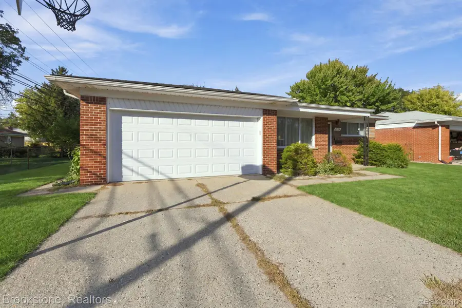 3025 Donna AVE, Warren, MI 48091 - #3
