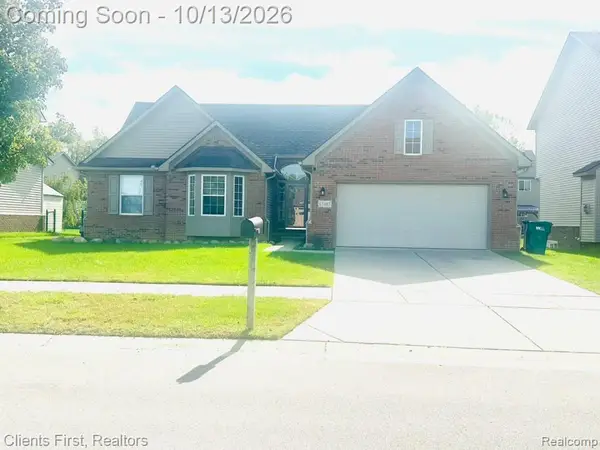 17417 Sunny Crest DR, Brownstown, MI 48174