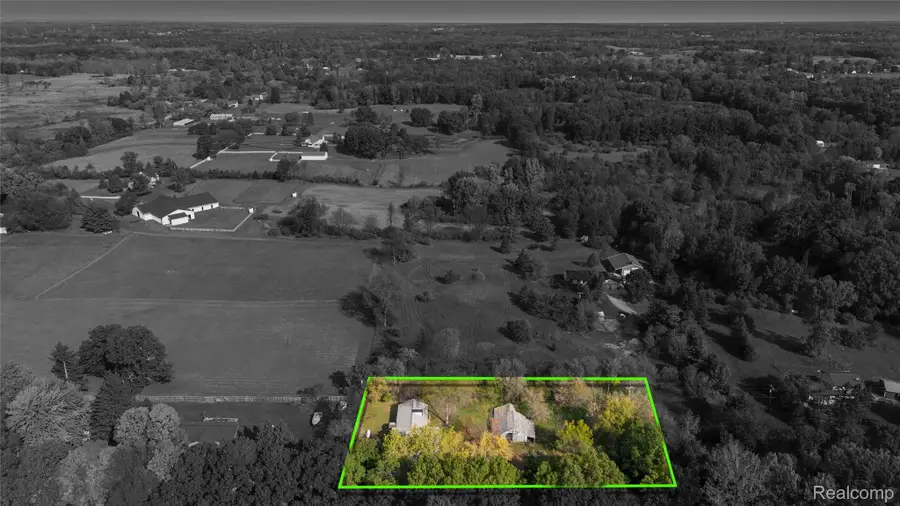 4296 Burgess RD, Pinckney, MI 48169 - #2