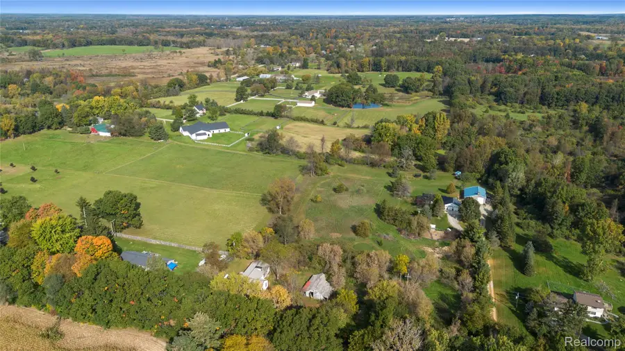 4296 Burgess RD, Pinckney, MI 48169 - #3