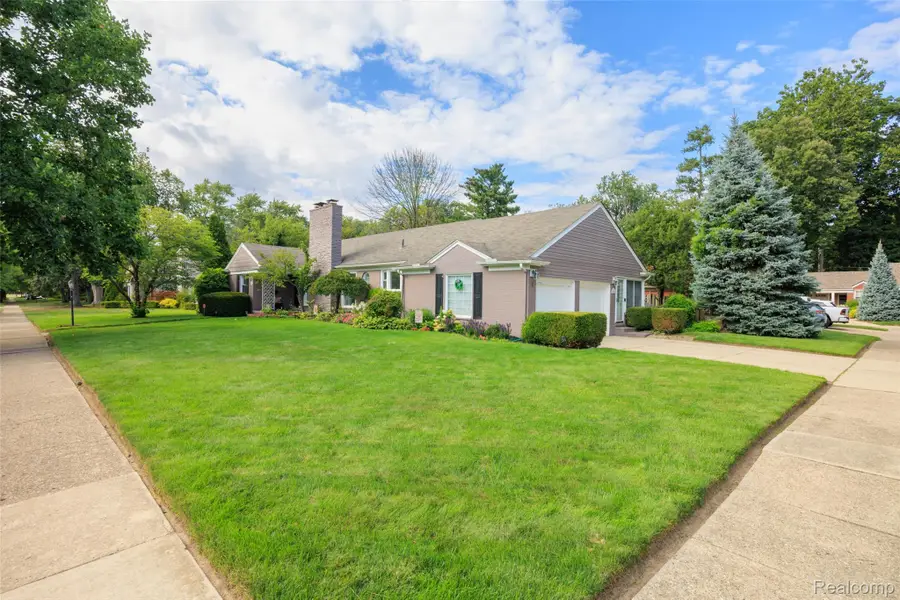 290 Stephens RD, Grosse Pointe Farms, MI 48236 - #2