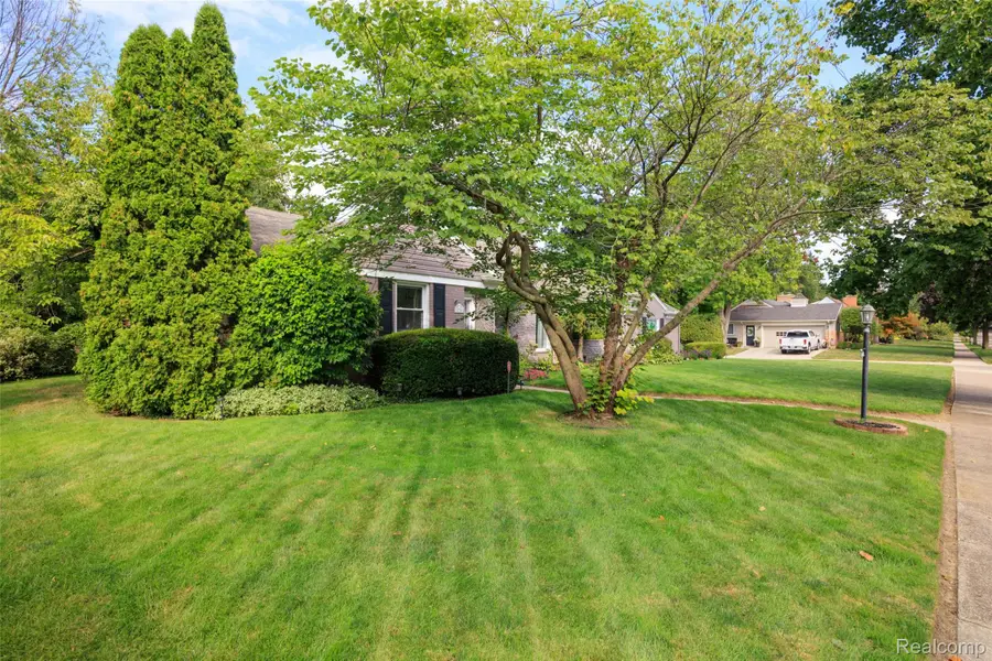 290 Stephens RD, Grosse Pointe Farms, MI 48236 - #3
