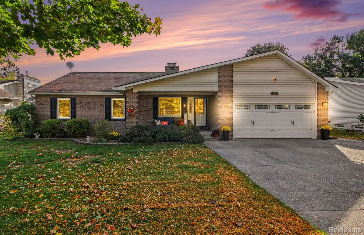 310 N Wickshire LN, Durand, MI 48429 - #1