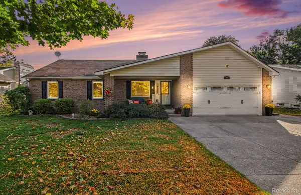 310 N Wickshire LN, Durand, MI 48429