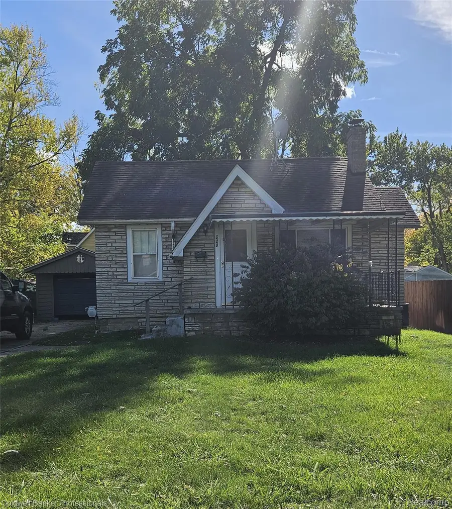 620 Maple ST, Mount Morris, MI 48458 - #2