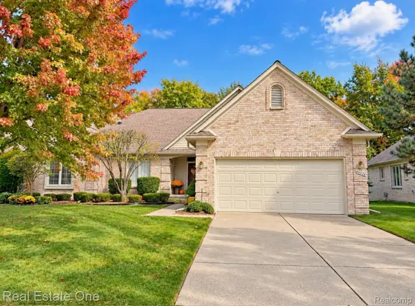 40294 Riverbend DR, SterlingHeights, MI 48310