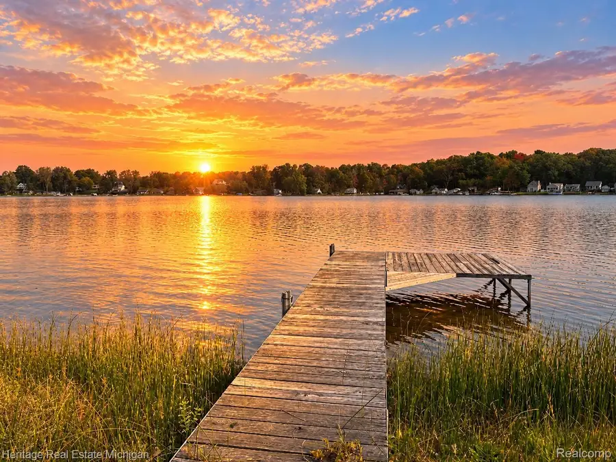 2955 Rubbins RD, Howell, MI 48843 - #2