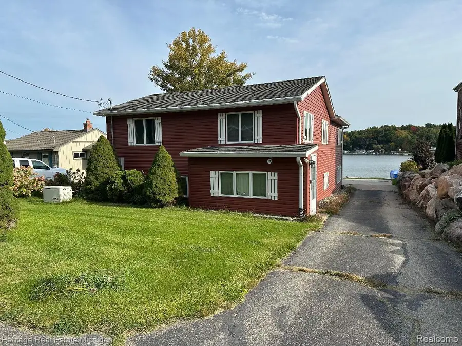 2955 Rubbins RD, Howell, MI 48843 - #3