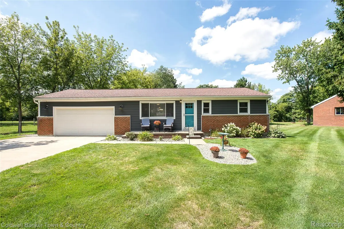 1810 Gray RD, Howell, MI 48843 - #1