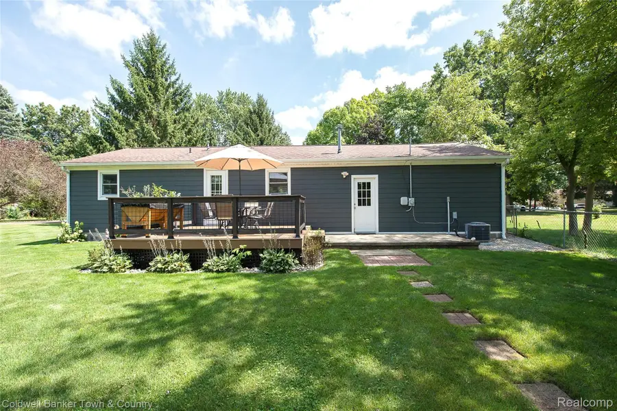 1810 Gray RD, Howell, MI 48843 - #3