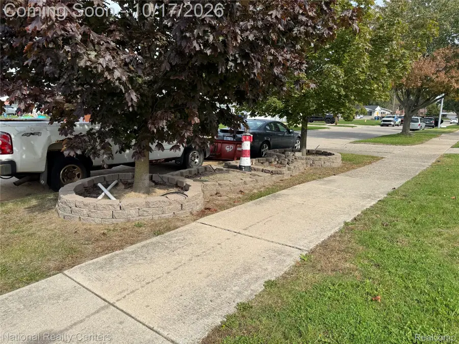 935 Easley DR, Westland, MI 48186 - #2