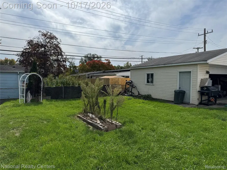 935 Easley DR, Westland, MI 48186 - #3