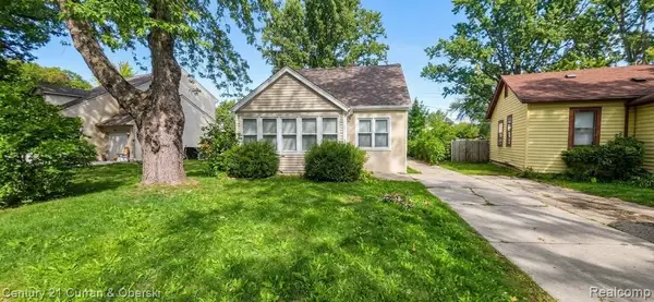 20535 Ridgemont RD, HarperWoods, MI 48225