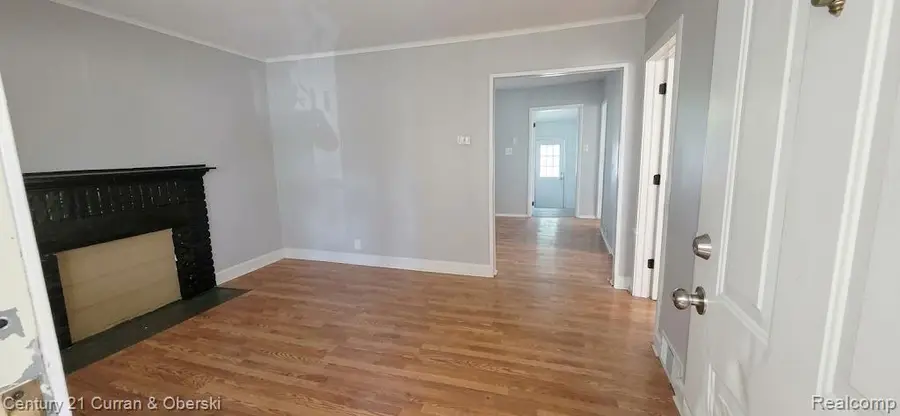 20535 Ridgemont RD, Harper Woods, MI 48225 - #2