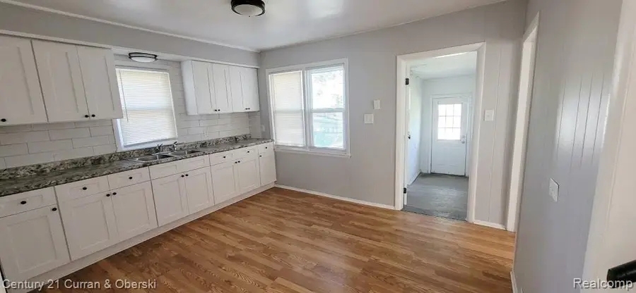 20535 Ridgemont RD, Harper Woods, MI 48225 - #3